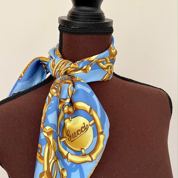 New Gucci Scarf Logo Chains Blue Gold Silk Wrap - Picture 9 of 11